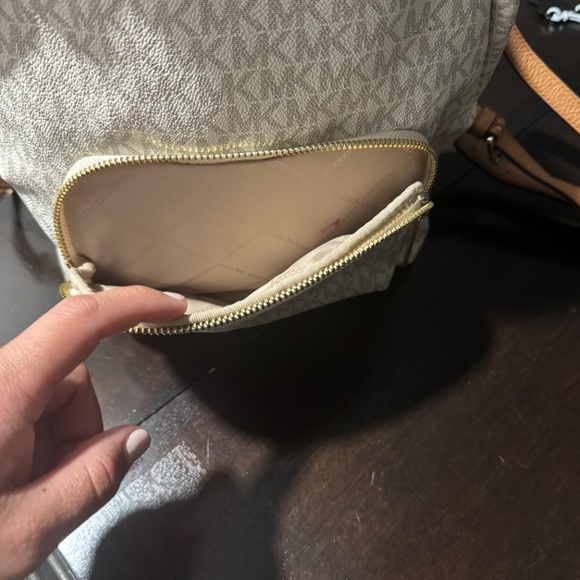 Michael kors backpack - Picture 5 of 7